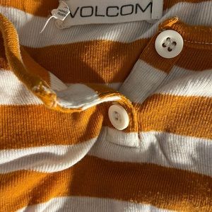 Volcom: Womens small longsleeve tee